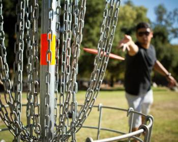 man disk golfing 